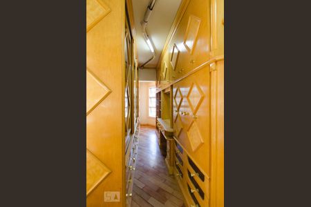 Casa à venda com 480m², 4 quartos e 5 vagas Casa à venda com 480m², 4 quartos e 5 vagasCloset da suíte 2