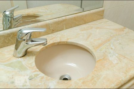 Casa à venda com 480m², 4 quartos e 5 vagas Casa à venda com 480m², 4 quartos e 5 vagasBanheiro da suíte 3