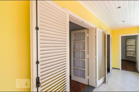 Casa à venda com 480m², 4 quartos e 5 vagas Casa à venda com 480m², 4 quartos e 5 vagasVaranda