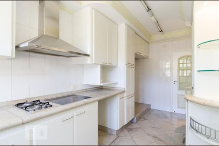 Casa à venda com 480m², 4 quartos e 5 vagas Casa à venda com 480m², 4 quartos e 5 vagasCozinha