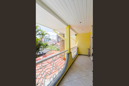 Casa à venda com 480m², 4 quartos e 5 vagas Casa à venda com 480m², 4 quartos e 5 vagasVaranda