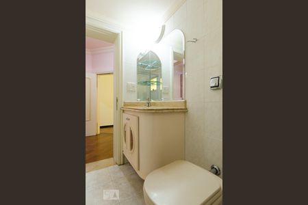 Casa à venda com 480m², 4 quartos e 5 vagas Casa à venda com 480m², 4 quartos e 5 vagasBanheiro da suíte 3