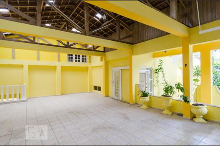 Casa à venda com 480m², 4 quartos e 5 vagas Casa à venda com 480m², 4 quartos e 5 vagasGaragem