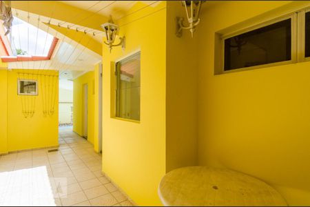 Casa à venda com 480m², 4 quartos e 5 vagas Casa à venda com 480m², 4 quartos e 5 vagasLateral