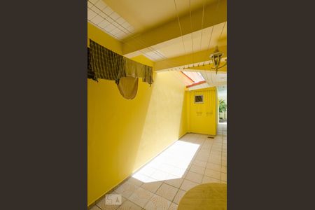 Casa à venda com 480m², 4 quartos e 5 vagas Casa à venda com 480m², 4 quartos e 5 vagasLateral