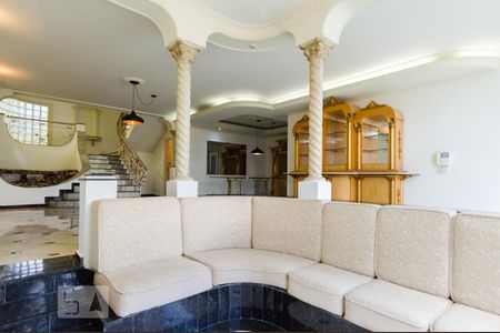 Casa à venda com 480m², 4 quartos e 5 vagas Casa à venda com 480m², 4 quartos e 5 vagasSala