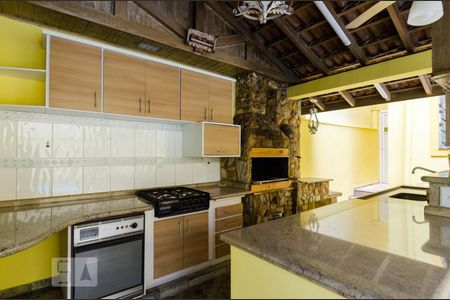 Casa à venda com 480m², 4 quartos e 5 vagas Casa à venda com 480m², 4 quartos e 5 vagasChurrasqueira