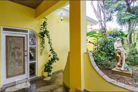 Casa à venda com 480m², 4 quartos e 5 vagas Casa à venda com 480m², 4 quartos e 5 vagasEntrada