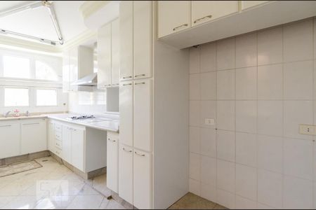 Casa à venda com 480m², 4 quartos e 5 vagas Casa à venda com 480m², 4 quartos e 5 vagasCozinha