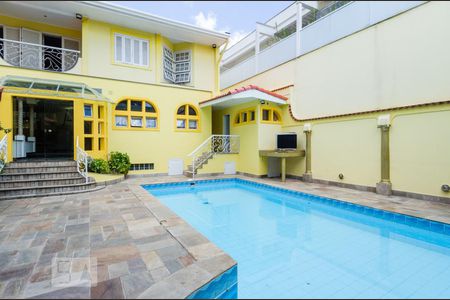 Casa à venda com 480m², 4 quartos e 5 vagas Casa à venda com 480m², 4 quartos e 5 vagasPiscina