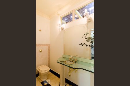 Casa à venda com 480m², 4 quartos e 5 vagas Casa à venda com 480m², 4 quartos e 5 vagasLavabo