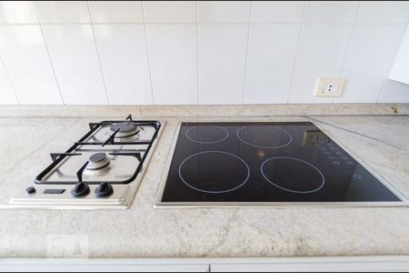 Casa à venda com 480m², 4 quartos e 5 vagas Casa à venda com 480m², 4 quartos e 5 vagasCozinha