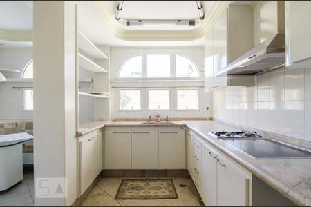 Casa à venda com 480m², 4 quartos e 5 vagas Casa à venda com 480m², 4 quartos e 5 vagasCozinha