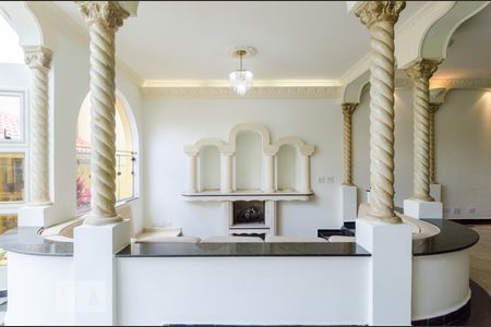 Casa à venda com 480m², 4 quartos e 5 vagas Casa à venda com 480m², 4 quartos e 5 vagasSala