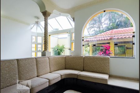 Casa à venda com 480m², 4 quartos e 5 vagas Casa à venda com 480m², 4 quartos e 5 vagasSala