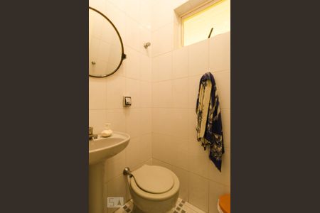 Casa à venda com 480m², 4 quartos e 5 vagas Casa à venda com 480m², 4 quartos e 5 vagasBanheiro de serviço