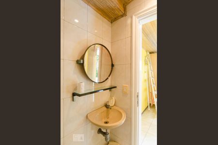 Casa à venda com 480m², 4 quartos e 5 vagas Casa à venda com 480m², 4 quartos e 5 vagasBanheiro de Serviço