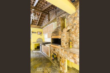 Casa à venda com 480m², 4 quartos e 5 vagas Casa à venda com 480m², 4 quartos e 5 vagasChurrasqueira