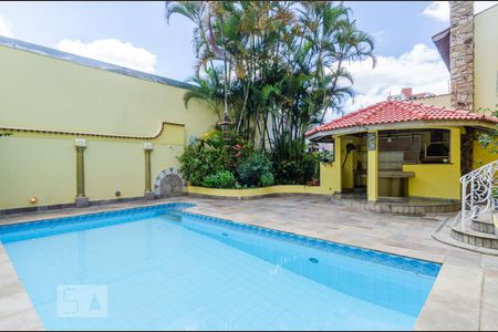 Casa à venda com 480m², 4 quartos e 5 vagas Casa à venda com 480m², 4 quartos e 5 vagasPiscina