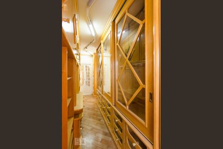 Casa à venda com 480m², 4 quartos e 5 vagas Casa à venda com 480m², 4 quartos e 5 vagasCloset da suíte 2