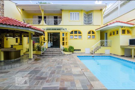 Casa à venda com 480m², 4 quartos e 5 vagas Casa à venda com 480m², 4 quartos e 5 vagasPiscina