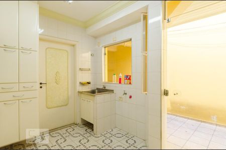 Casa à venda com 480m², 4 quartos e 5 vagas Casa à venda com 480m², 4 quartos e 5 vagasÁrea de serviço