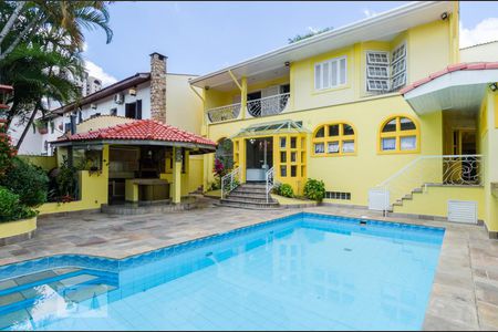 Casa à venda com 480m², 4 quartos e 5 vagas Casa à venda com 480m², 4 quartos e 5 vagasPiscina