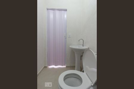 Banheiro de kitnet/studio para alugar com 1 quarto, 28m² em Parque Sao Luis, São Paulo