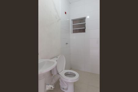 Banheiro de kitnet/studio para alugar com 1 quarto, 28m² em Parque Sao Luis, São Paulo
