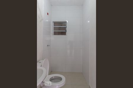 Banheiro de kitnet/studio para alugar com 1 quarto, 28m² em Parque Sao Luis, São Paulo