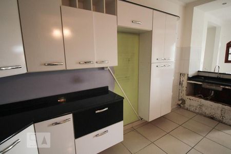 Casa à venda com 212m², 3 quartos e 1 vaga Casa à venda com 212m², 3 quartos e 1 vagaCozinha