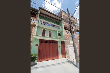 Casa à venda com 212m², 3 quartos e 1 vaga Casa à venda com 212m², 3 quartos e 1 vagaFachada