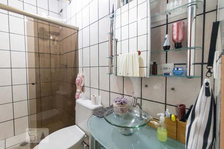 Banheiro de apartamento para alugar com 2 quartos, 70m² em Vila Vitoria, Santo André