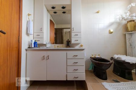 Apartamento à venda com 192m², 4 quartos e 4 vagas Apartamento à venda com 192m², 4 quartos e 4 vagasBanheiro da Suíte 02