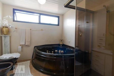 Apartamento à venda com 192m², 4 quartos e 4 vagas Apartamento à venda com 192m², 4 quartos e 4 vagasBanheiro da Suíte 02