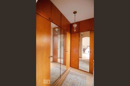 Apartamento à venda com 192m², 4 quartos e 4 vagas Apartamento à venda com 192m², 4 quartos e 4 vagasCloset da Suíte 02