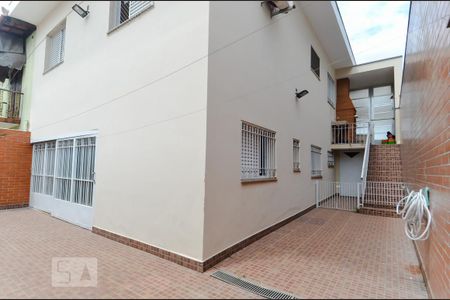Casa para alugar com 250m², 5 quartos e 2 vagasQuintal e Corredor - Fundos