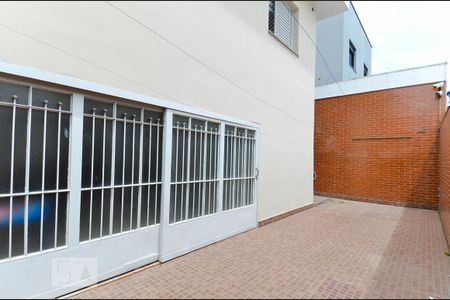 Casa para alugar com 250m², 5 quartos e 2 vagasQuintal e Corredor - Fundos
