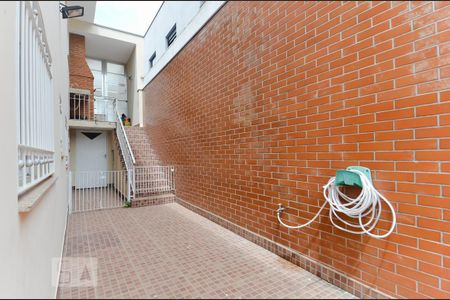 Casa para alugar com 250m², 5 quartos e 2 vagasQuintal e Corredor - Fundos