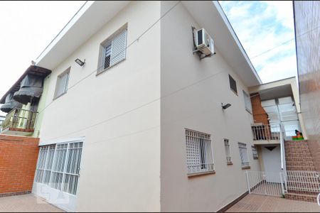 Casa para alugar com 250m², 5 quartos e 2 vagasQuintal e Corredor - Fundos