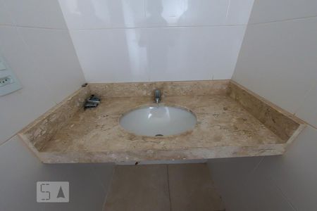 Casa de condomínio para alugar com 110m², 3 quartos e 2 vagasBanheiro