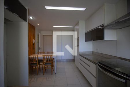 Apartamento à venda com 278m², 4 quartos e 4 vagasCozinha e Área de Serviço