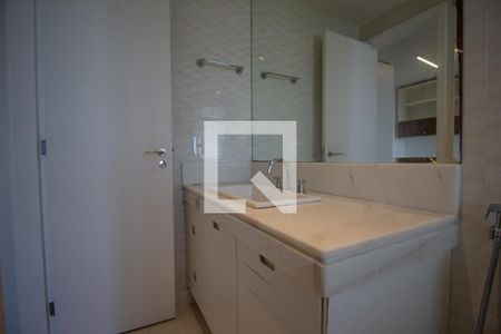 Apartamento à venda com 278m², 4 quartos e 4 vagasBanheiro da Suíte 1