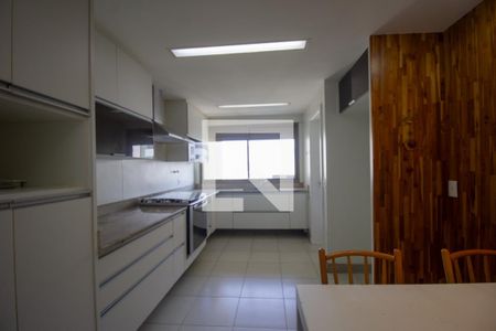 Apartamento à venda com 278m², 4 quartos e 4 vagasCozinha e Área de Serviço