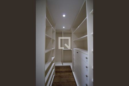 Apartamento à venda com 278m², 4 quartos e 4 vagasCloset da Suíte 4