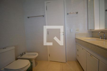Apartamento à venda com 278m², 4 quartos e 4 vagasBanheiro da Suíte 4