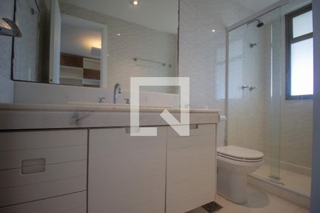 Apartamento à venda com 278m², 4 quartos e 4 vagasBanheiro da Suíte 1