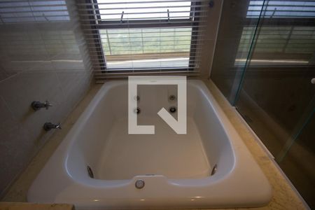 Apartamento à venda com 278m², 4 quartos e 4 vagasBanheiro da Suíte 4