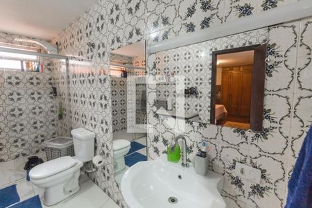 Casa à venda com 280m², 3 quartos e 4 vagasBanheiro da Suíte