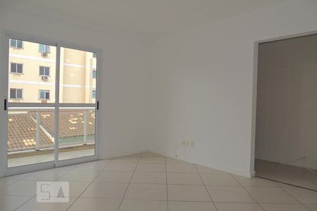 Sala  de apartamento para alugar com 2 quartos, 65m² em Taquara, Rio de Janeiro